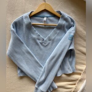 Alo Muse Yoga Cropped Ribbed V-Neck Sweater | Baby Blue | Clean Girl Active Luxe